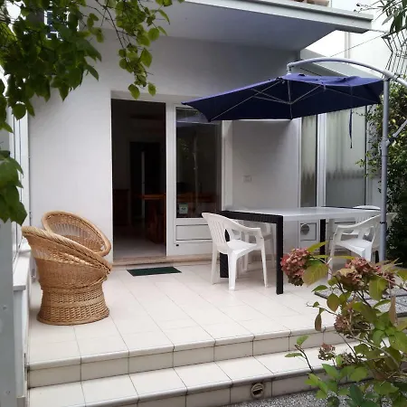 Villa Flora Grado Exterior photo